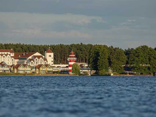 Hafendorf vom Rheinsberger See aus gesehen